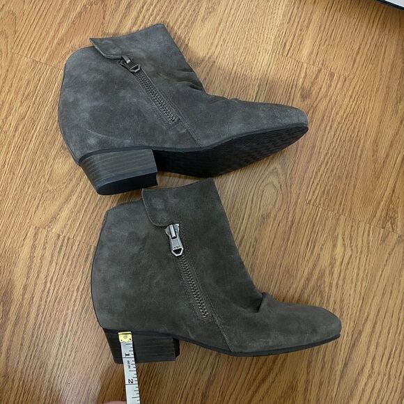 NEW Anthropologie NAYA Fillie Gray suede leather ankle boot size US 9 - Picture 10 of 10